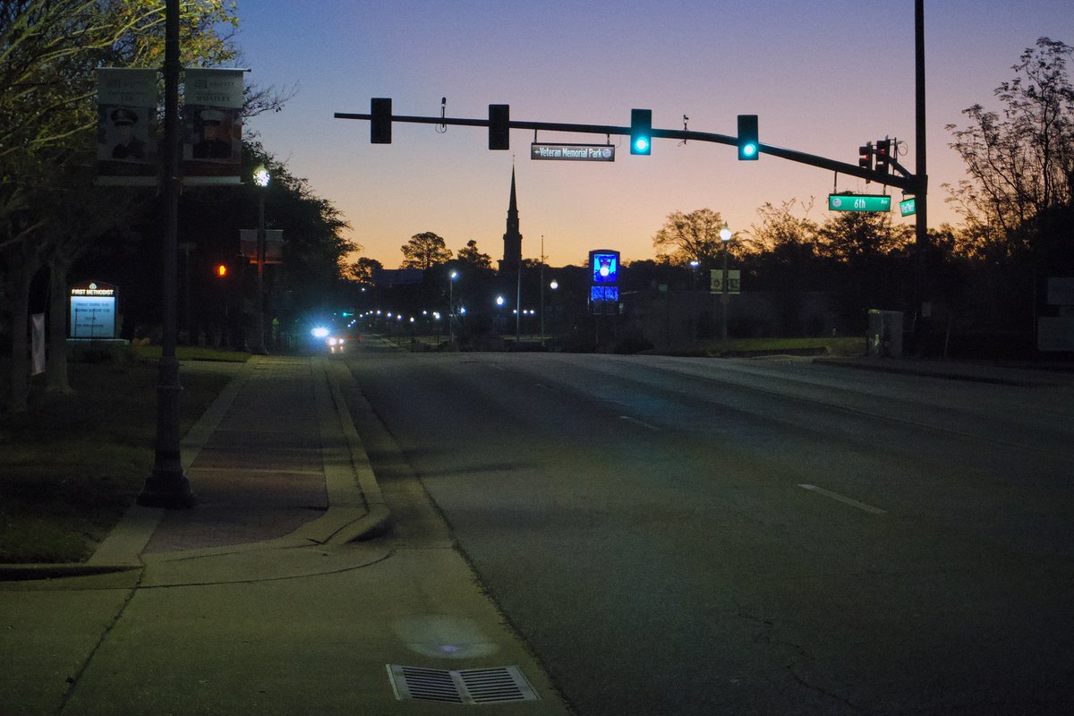 drunkontacos's tweet photo. #dawnshoot #a6400 #darkroom #moonsoutgoonsout #alabamaafterdark #drunkontacos https://t.co/wv8eFyqzbm