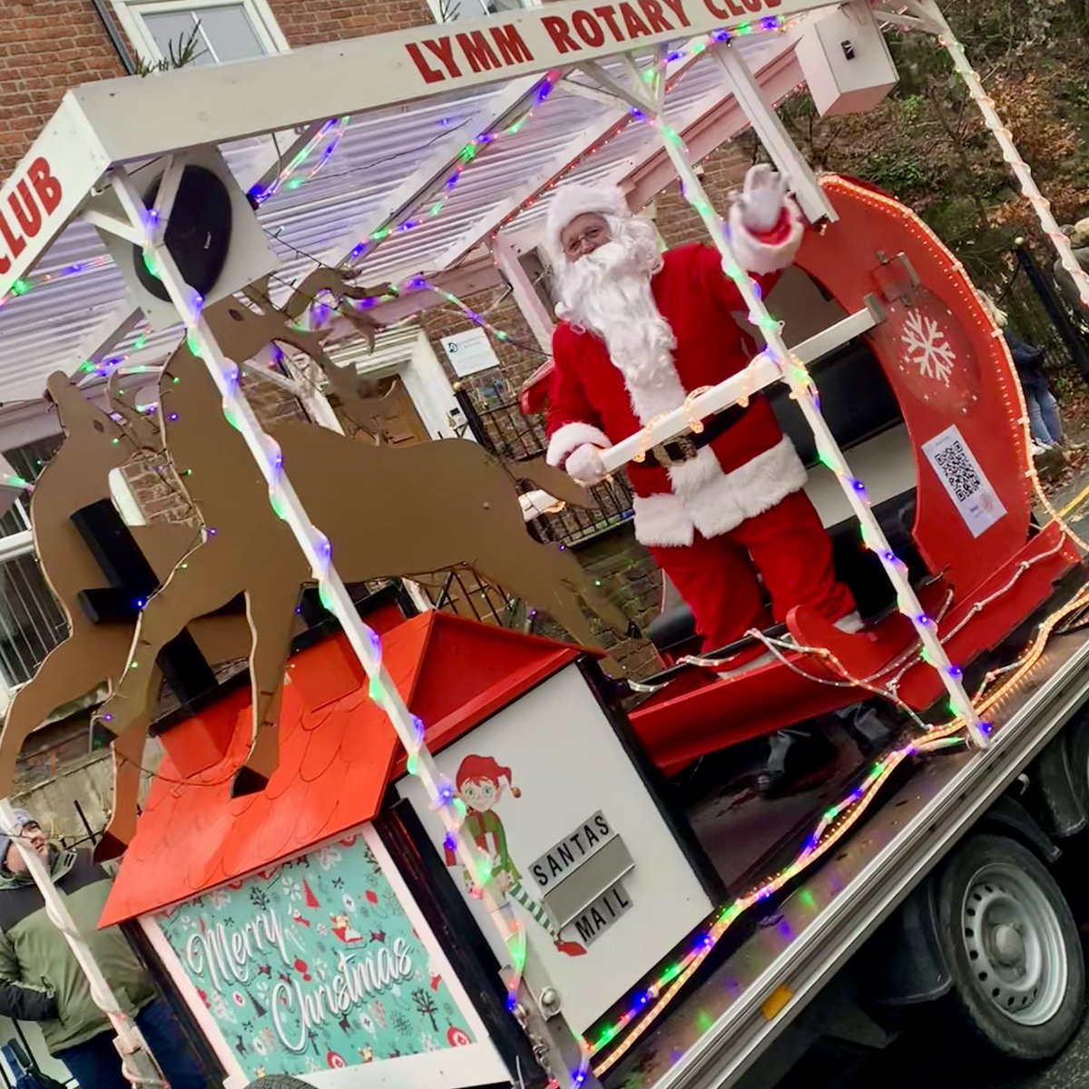 MrAndy_Carter's tweet photo. Pleasure to be back out in #Warrington South today supporting local businesses in #Lymm at the Dickensian day parade and celebrations.  Huge crowds in the village, most managing to avoid the showers catching a glimpse of Father Christmas on his sleigh. https://t.co/hyH2IFAVL9