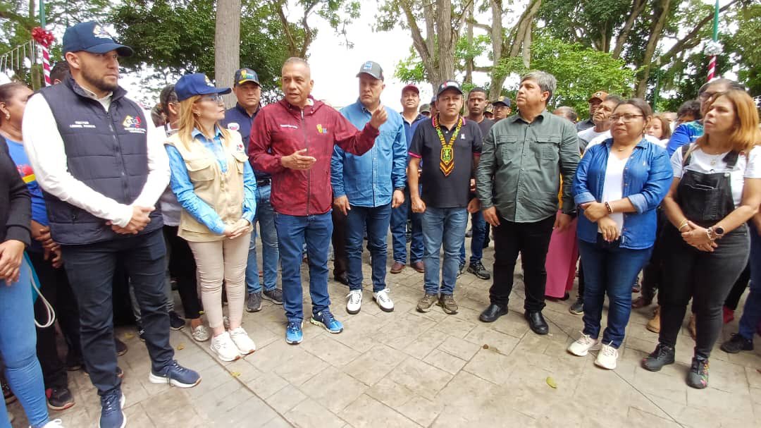 amarcanopsuv's tweet photo. Por el derecho histórico sobre nuestra Guayana Esequiba estamos cumpliendo la orden de nuestro Presidente @NicolasMaduro y vamos  a obedecer   el mandato del pueblo venezolano este 3D .  La Patria no se vende la Patria se defiende @vladimirpadrino @delcyrodriguezv @dcabellor https://t.co/mOfbg6e6Oz