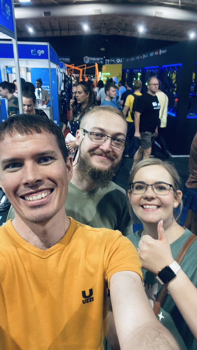 WasabiBabyZA's tweet photo. What an awesome idea it was from these people to cosplay Little Nightmares 🌟
Time well spent @rAgeExpo with awesome friends with good vibes. https://t.co/bOCWcY7Q4J