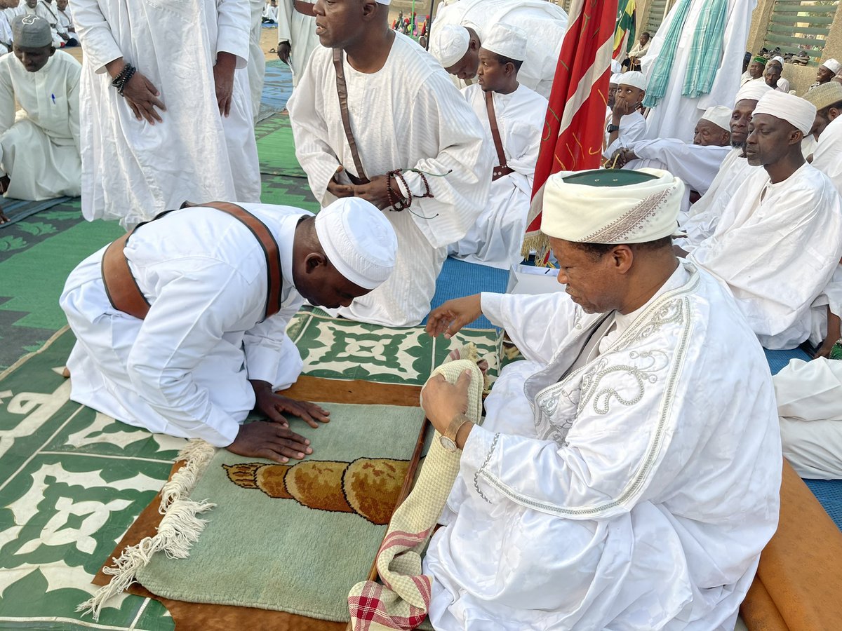 Malamkabara's tweet photo. Nadin Sakataren Qadiriyyah.
•
Darikatul Qadiriyyah lost its secretary Malam Abdulgani Nabulisi on Monday 6/11/2023. May his soul rest in peace , Ameeen.

We appointed his Son Malam Daha Abudulgani Nabulisi as his successor On Friday 1/12/2023.

May Allah help him Through, Ameen. https://t.co/3FyGgyAW4C