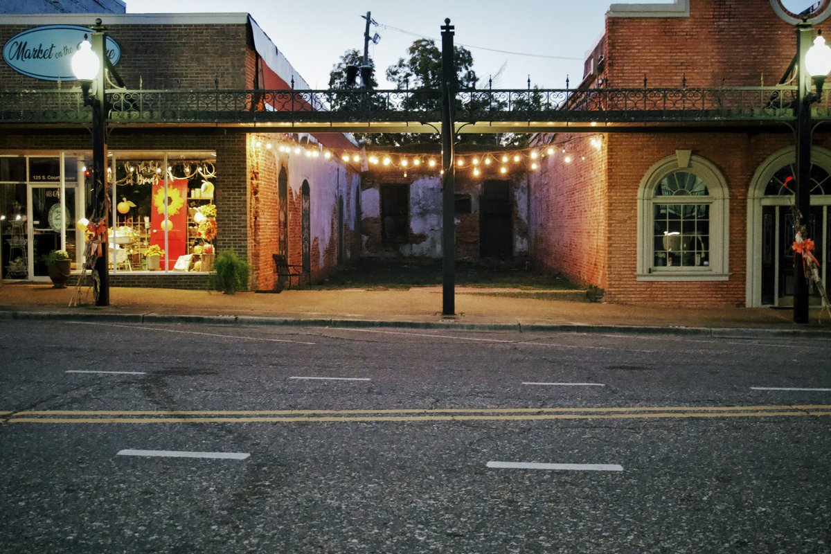 drunkontacos's tweet photo. #dawnshoot #a6400 #darkroom #moonsoutgoonsout #alabamaafterdark #drunkontacos https://t.co/3oX5kqy8ab