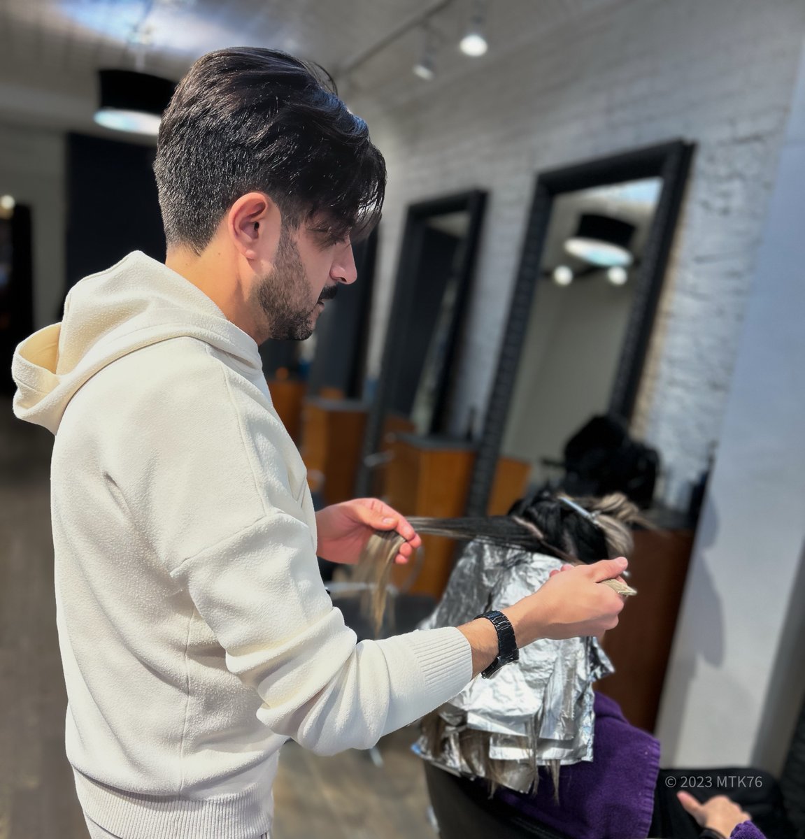 rizzasalon's tweet photo. Focused 📸 
Visit https://t.co/SR6WJwcq1I to book with Germano! Works Tuesday - Friday, 11:00am ~ 6:00pm

#Aveda #AvedaHairCare #NYCHairStylist #TrendingHot https://t.co/gwYP7sAtIA