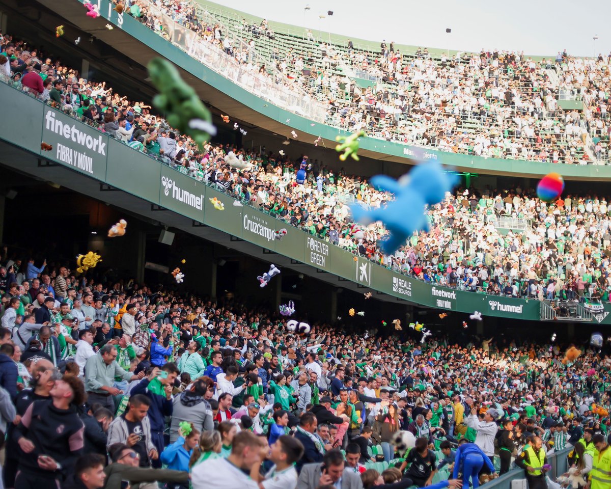 brfootball's tweet photo. One of football's best traditions: Real Betis fans throwing stuffed toys on the pitch around Christmas time for disadvantaged children 👏💚 https://t.co/qdbQqKO7DC