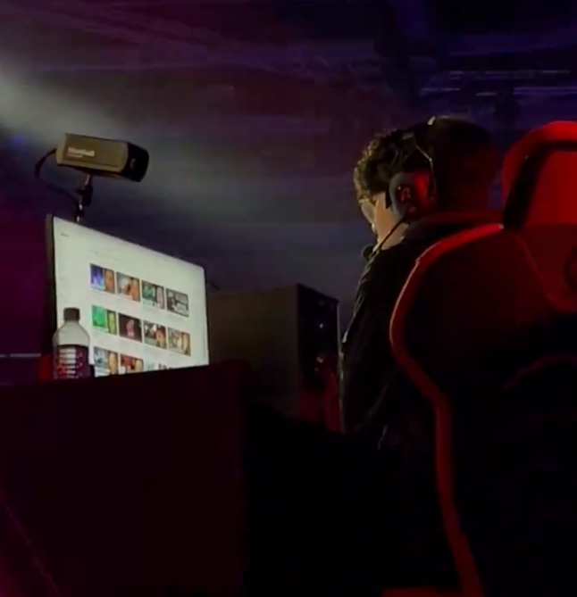 candy_dandy24's tweet photo. Expectation: T1 players go into a tournament knowing its basic rules &amp; their opponents

Reality (right before match):
- Zeus browses through Tolkin's youtube channel
- Zeus reads up on Heretics wikipedia and checks listed players

💀💀 Choi "Zeus" Woojee, a man of no fear https://t.co/8MxTGgSCLu