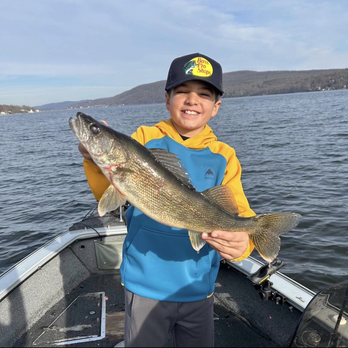 KayaknCatch's tweet photo. Love seeing the young generation get after it💪. Young buck on the lake.
🎣 by: @cole_finds_the_fish (IG)
•
•
•
#kayakfishing #fishfinders #fishingtips #fishinglife #fishing #fisherman #saltwaterfishing #freshwaterfishing #fish #fishingstore https://t.co/vp9ap6FLyH