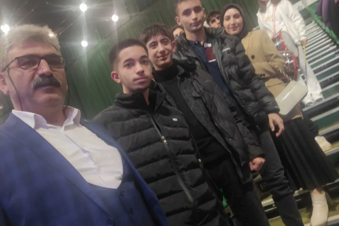 İlçe Başkanımız Sn: <a href="/M_simsek13/">Mustafa Şimşek</a>  yönetim kurulu üyelerimiz ile Ankara İl 2.Olağan kongresine katılım sağladılar..
Yeniden güven tazeleyen İl Başkanımız Sn: <a href="/HakanTokach/">Hakan TOKAÇ</a> 'a hayırlı olsun dileklerimizi iletiyoruz 
<a href="/Ahmet_Davutoglu/">Ahmet Davutoğlu</a> <a href="/OmerrUnal/">Ömer ÜNAL</a> @gelecekankara06  <a href="/HuluzMehmet/">Mehmet Huluz</a>