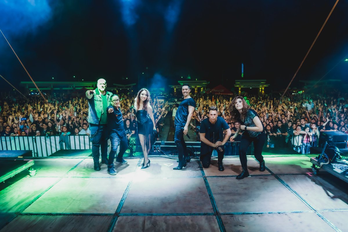 MoeniaMx's tweet photo. Gracias Tampico!!! Tremenda vibra la de ayer en la noche en #weekendfest... 🔥⚡
#MoeniaPixelTour
🟥🟦⬜🟧🟨🟩 https://t.co/ZqhqT53XIe