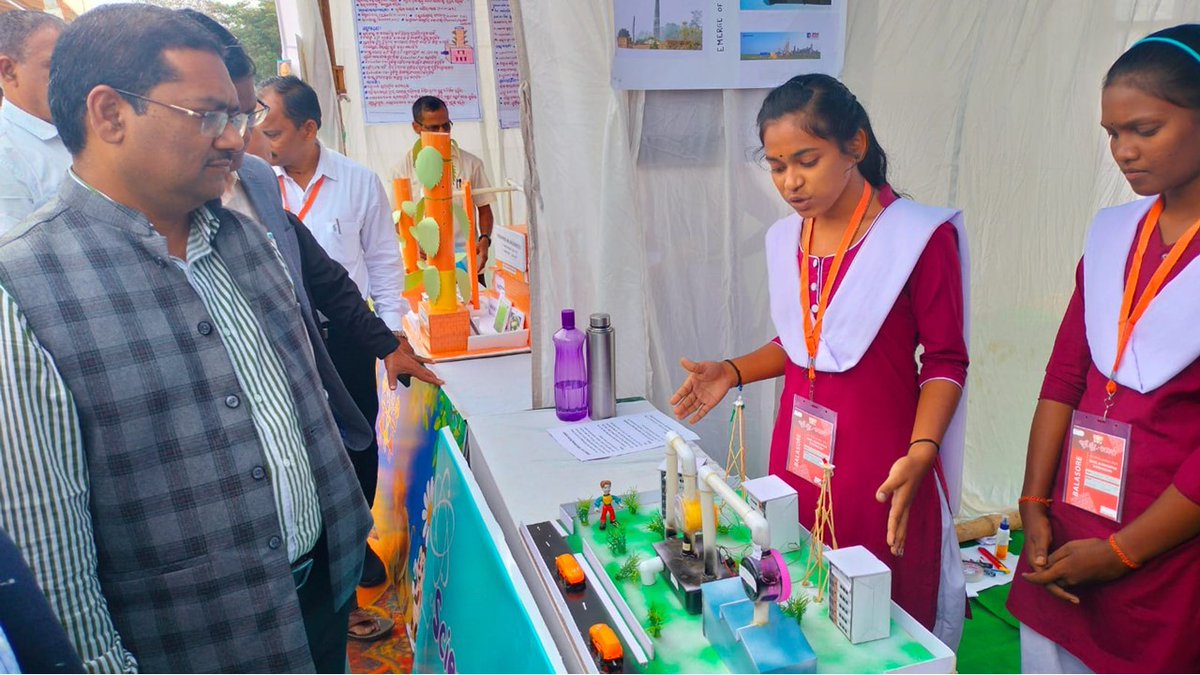 DMSundargarh's tweet image. Science Exhibition inaugurated at #Sargiful 2023. Students from 15 districts showcased science projects in stalls @scstrti @MoSarkar5T @CMO_Odisha