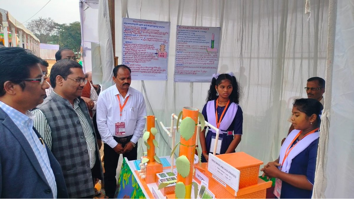DMSundargarh's tweet image. Science Exhibition inaugurated at #Sargiful 2023. Students from 15 districts showcased science projects in stalls @scstrti @MoSarkar5T @CMO_Odisha