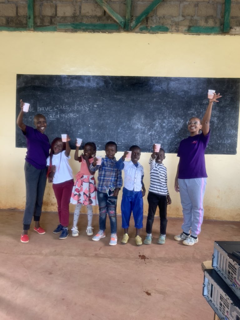 DadaStem's tweet image. We also got to cheers to doing exceptionally well🙌🏿. And we couldn’t forget to share the snacks as well☺️☺️.
#DadaSTEM
#WatotoTucodeMashinani
#KidsCodingWeek
#ComputerScience
#KidsInTech
#KidsInComputing
#KidsInComputerScience
#KidsCoding
#KidsWhoCode
