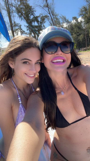 Online today w / NaomiDee @naomideeznuts https://t.co/MgVL8hcChz<a class="tags" href="/tag/naomideeznuts">@naomideeznuts</a>