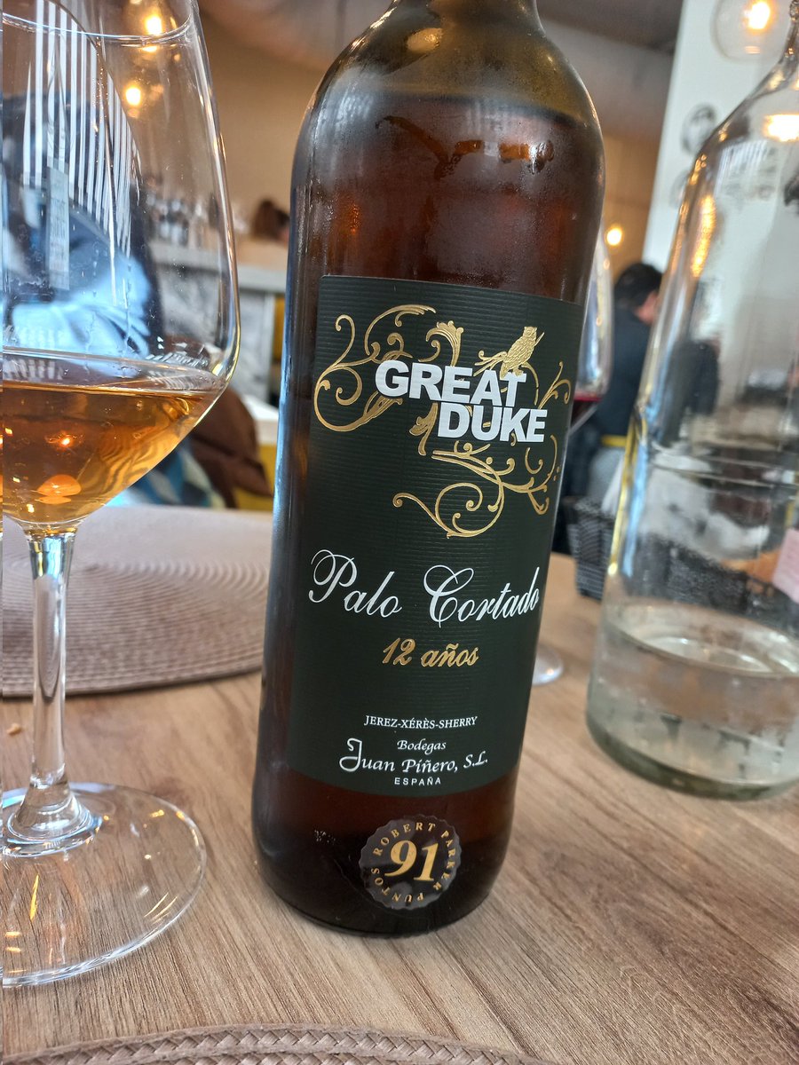 susublanca's tweet photo. Comienzo con la complejidad larguísima de la "señora de Sanlúcar, paso a una mencia golosa y el postre cómo no.. #oxidativaenvena❤️
#enelsursepierdeelnorte #cadiz
#aplomo #lavidaesparabeberla✌️
#amontillado #palocortado https://t.co/40xrPNg5m6
