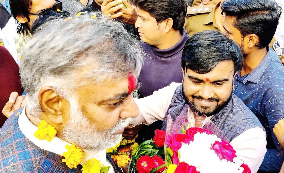 Kuldeep_p_Bjp's tweet photo. पूर्व केंद्रीय राज्य मंत्री नरसिंहपुर विधायक आदरणीय श्री @prahladspatel जी भाई साहब का दमोह आगमन पर आत्मीय  स्वागत  किया।💐🙏 https://t.co/CaWALvawfp