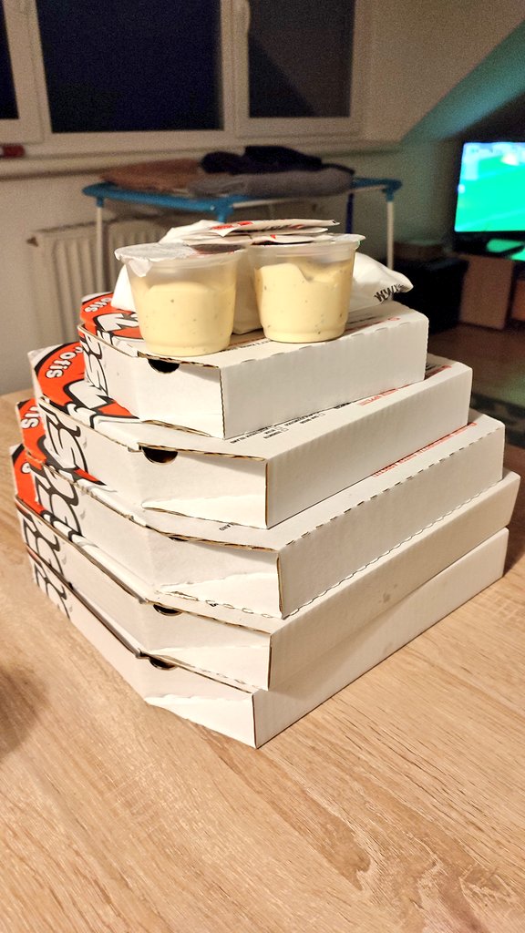 myFLASHware's tweet photo. Ernährungspyramide. https://t.co/1qjoCMrkmR