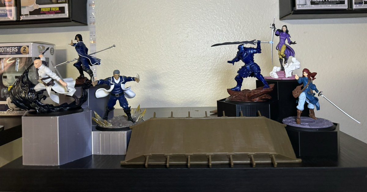 DarthFreddySE's tweet photo. Wish I could take better pictures of these. I will never get sick of seeing my imagination come to life! @bwisegames @BrandSanderson #stormlightarchive #knightsradiant #windrunner #bridgefour https://t.co/ZoOqhi2ffG