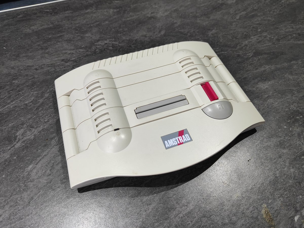 Je mets en vente cette Amstrad GX4000 avec une manette, les câbles et le jeu Robocop 2. Elle a été révisée et est 100% fonctionnelle 👌

Prix 125€ sur Leboncoin

leboncoin.fr/consoles/24604…

RT apprécié 😊