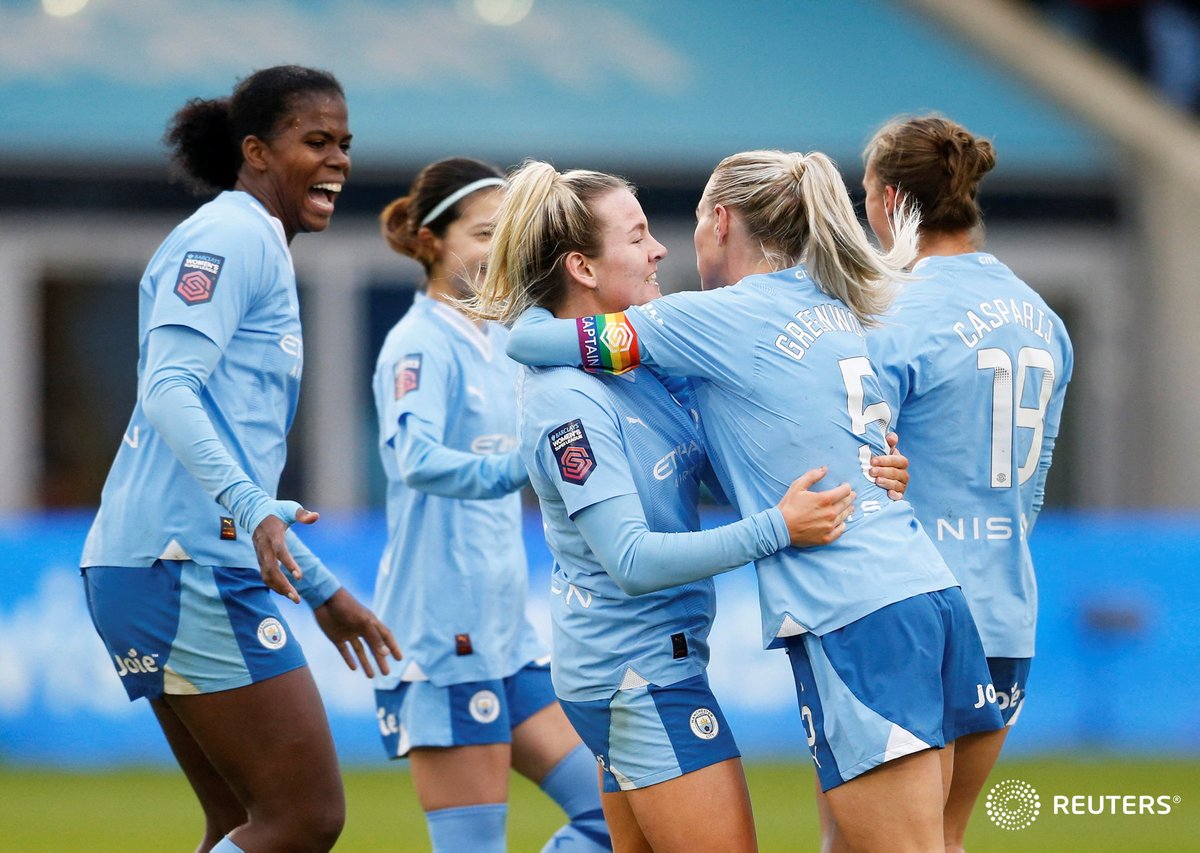 Lauren Hemp scores two as Manchester City come from behind to beat Aston Villa 2-1 📸 #BarclaysWSL #WSL #MCIAVL #ManCity #AstonVillaFC