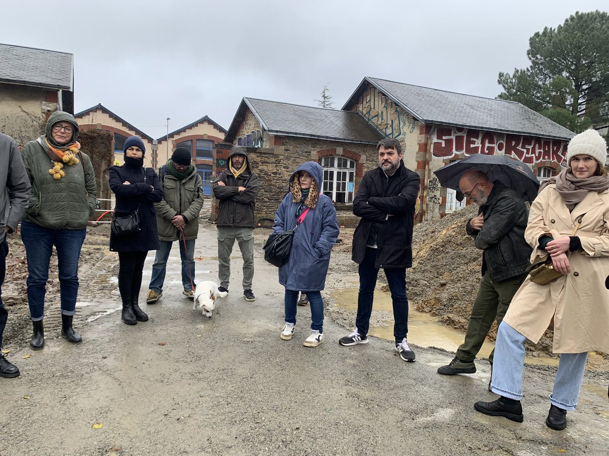 JeanneSotter's tweet photo. #Nantes #Mellinet cet après-midi visite du chantier de ce futur pôle des arts du feu 🔥: beau projet qui accueillera une activité de production d’ #ArtisanatArt, des artistes en résidence, de l’enseignement et une galerie d’exposition🖼️👩🎤🧑🎤👨🎤 https://t.co/0UQuBziIf3