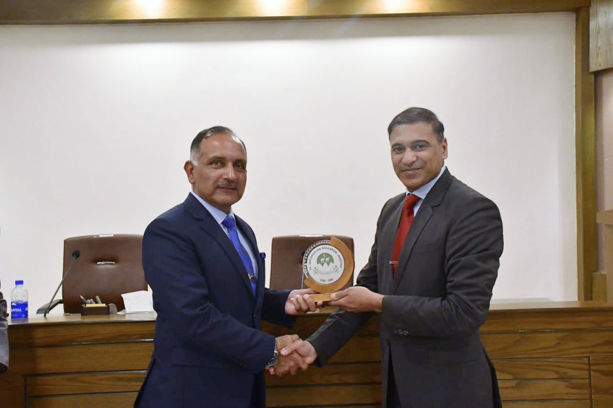 ndmapk's tweet photo. 2. Chairman highlighted NDMA's multifaceted role in emergencies & disasters specifically focusing on its role in spearheading initiatives to mitigate the impacts of climate change through proactive disaster management.
#DisasterResilientPakistan #NationalWorkshop #Balochistan https://t.co/KFETKubGtQ