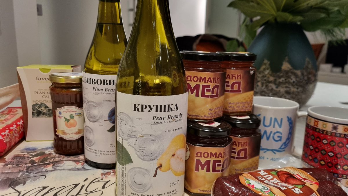 SinisaBencun's tweet photo. Šljivovica sa Majevice, krúška iz Semberije, med iz Brčkog, džem iz Trebinja, čaj sa Vlašića i Hercegovine, suveniri Sarajeva i niz drugih proizvoda na #BiH štandu i današnjem @UN_Vienna humanitarnom bazaru #UNWG https://t.co/lZ4YRBQhMq