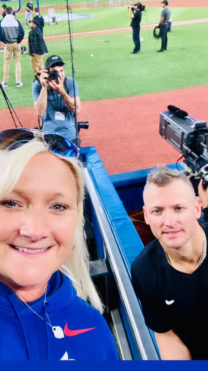 Happpy Birthday to this guy! Cheers to a great year ahead <a href="/BringerOfRain20/">Josh Donaldson</a> 🎂🍺