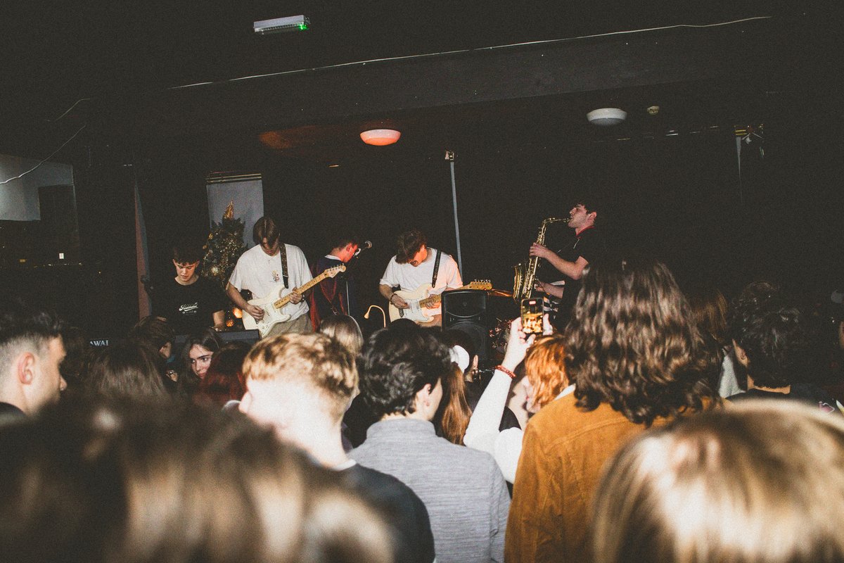 RoscoeStreet's tweet photo. A few pics from the @RefugeCharity fundraiser gig this week. Thanks again to all who came and made it possible!

📸: Dylan Cox https://t.co/GEdCTa29nH