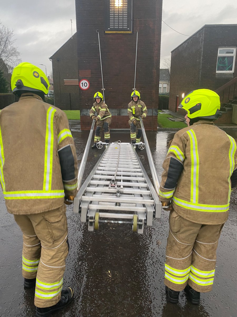 abewdhq's tweet photo. Well done to the On Call firefighters from Tighnabruaich, Dunoon, Inveraray, Arrochar &amp; Helensburgh who attended Dumbarton community fire station today for their RAG phased assessments. Well done everyone, good effort by all. #Oncall #SFRS 🚒🔥 https://t.co/iygG1lGBWo