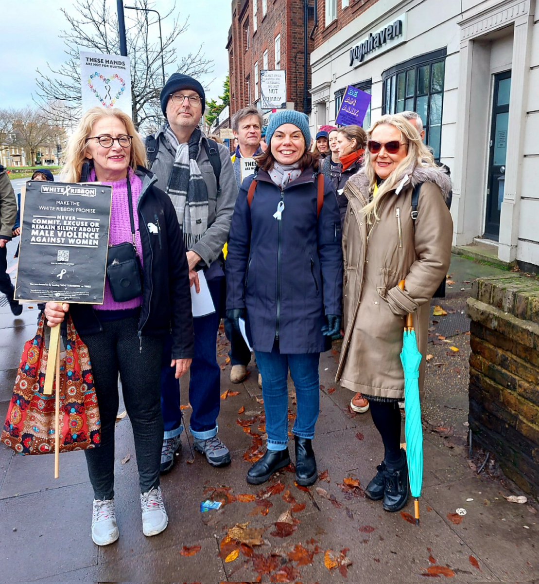 An important walk took place today ending at Richmond Station with a speech by Sarah Olney. <a href="/LBRUT/">Richmond Council</a> White Ribbon Champion Cllr Mansfield &amp; Council Teams worked hard to make today happen.
<a href="/WhiteRibbon_UK/">White Ribbon UK</a> highlight Violence against Women and Girls and work towards culture changes 🤍