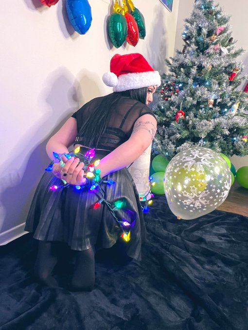 Which would you open first? Balloon presents or me? 🤔 https://t.co/6ovllVWn7l<a href="/tag/balloon"class="tags"><span>#balloon</span></a><a href="/tag/inflatable"class="tags"><span>#inflatable</span></a>