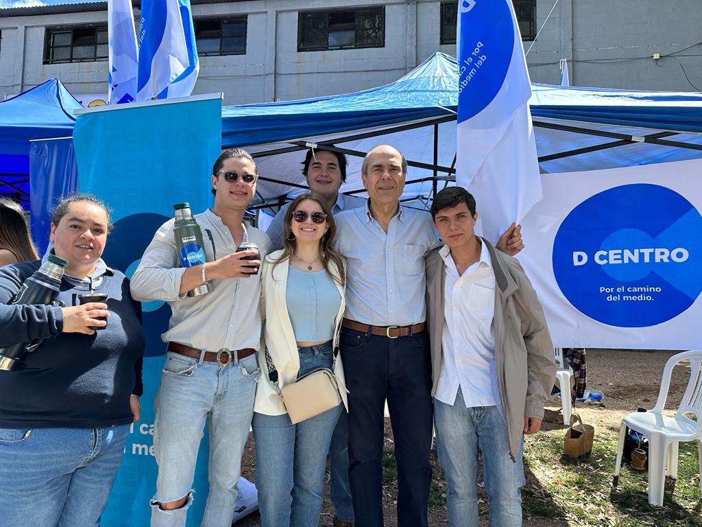 JuanAbdala02's tweet photo. Hoy se celebró una nueva Convención Nacional del @PNACIONAL. Nos hicimos presentes con compañeros de la @juvdcentrouy.

También tuve el honor de participar en el informe del @PNacionalJoven sobre la gran gestión que venimos realizando desde el 4 de marzo. https://t.co/X2vDjQaq04