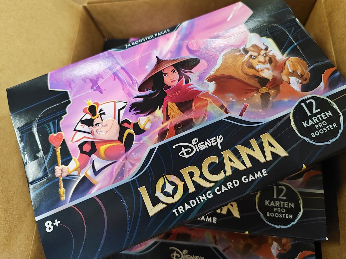 Wir haben noch einmal einen Schwung Lorcana geliefert bekommen. Darunter deutsche Booster aus Kapitel 2, sowie englische Booster und Starter für Chapter 1 und englische Booster aus Chapter 2.

spieletaxi.de/Disney-Lorcana 

#Disney #Lorcana #TCG #TradingCardGame
