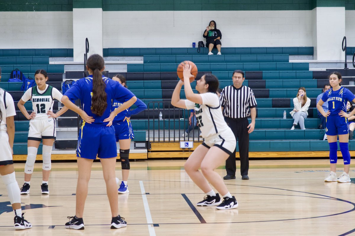 WolverinesHoop's tweet photo. Wolverines 35-16 Valley View 🏀

#compete https://t.co/KkGATP9lEH