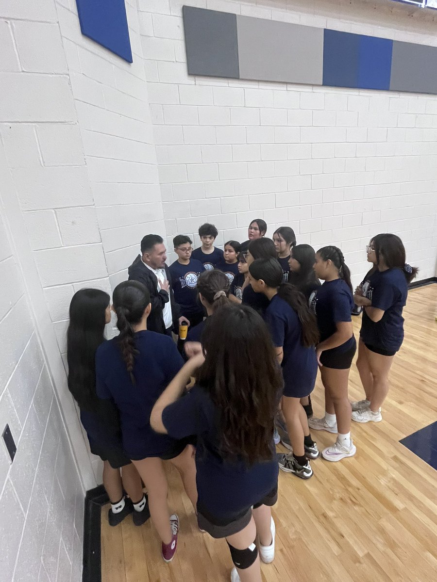 Our Rebels had a lot of fun this morning at our @YISDAthletics1 Volleyball Tournament. Our @RiversideMS1971 volleyball program is in good hands 🙌🏾💙🧡 @coachTowers47 @FORtheValley_DM @buenosDiaz_sci @DannyBustos14