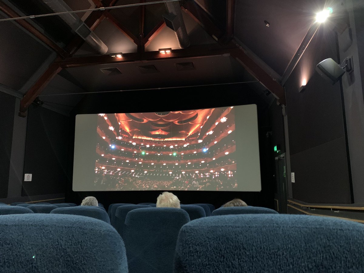 RuthElleson's tweet photo. At @EastDulwichPH for @MetOpera #Florencia #MetOperaLive https://t.co/pCvQwSmPOS