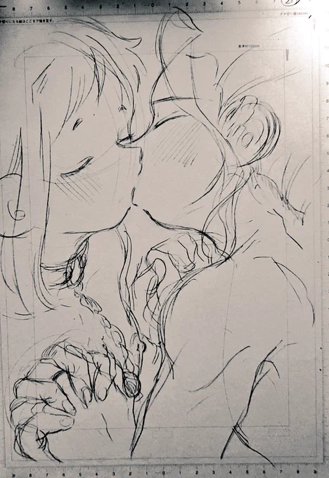 かなたさんのもくりのおかげで大分進んだ🎶下描き6p残しで寝ます…🎶(下描き終わらなかったんだね……………………) 