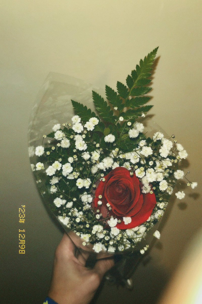 a lo que le di me gusta / la conversación de hoy / con el detallazo que ha venido 🥺😭🫶🏼🌹

poned amigos así en vuestras vidas 💖💖