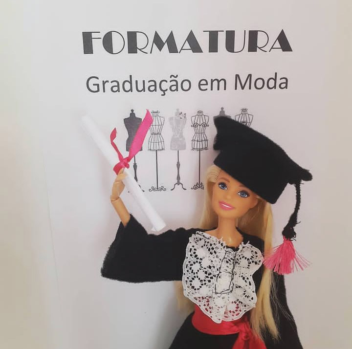 alinejudos's tweet image. #Barbie #formada #Designdemoda 
#UNOPAR #moda #fashion #tecnólogo #formaturademilhões #minha1°Graduação.