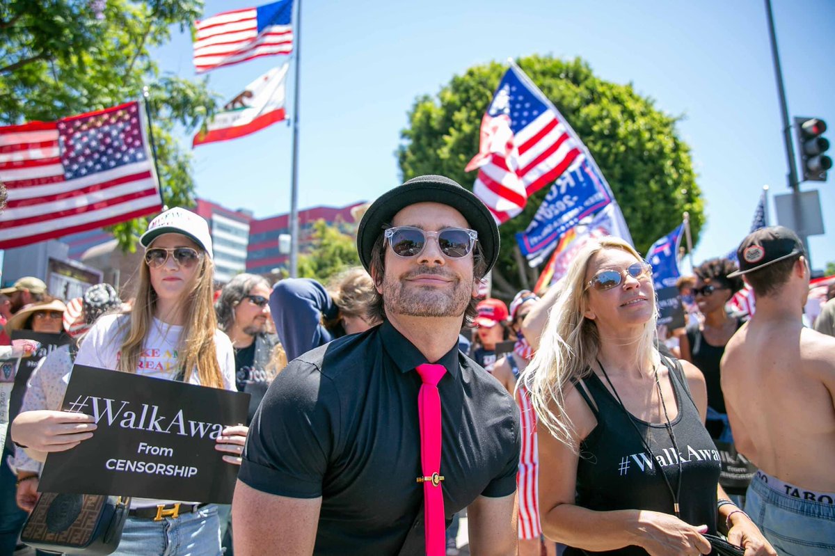 BrandonStraka's tweet image. The left coordinated a massive effort to take me out that included the FBI, the DOJ, Facebook, Twitter, Google, Soros-funded lawfare, the entire Democrat Marxist state media, antifa, and more. 

Conservative Inc. was happy to sit back and watch it happen, and in all likelihood…