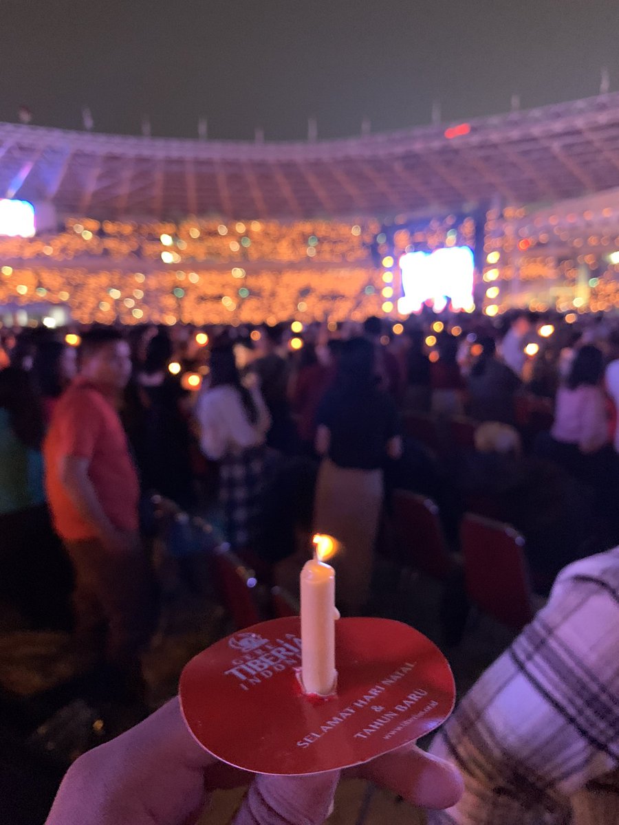 Suasana ibadah natal tiberias di gbk
