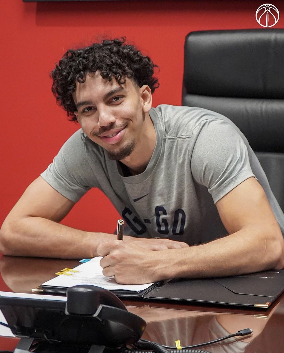 Compton_Magic's tweet photo. 6-7 Jules Bernard @WashWizards 
Another MagicBoy in the the NBA 
Congrats! @juleslbernard 🖤
@kristenebmakeup @JulesABernard https://t.co/rua7GivS6Z