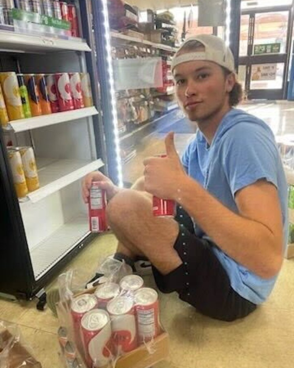 Late-night Sly deliveries got Tucson buzzing! 🌙 Shoutout to the students bringing the Sly excitement to 7/11! 🌟🚚 #DrinkOnTheSly #OpenFunOpenPlayOpenSly #SlyTrio #SlyInTheWild #ExploreYourWorld