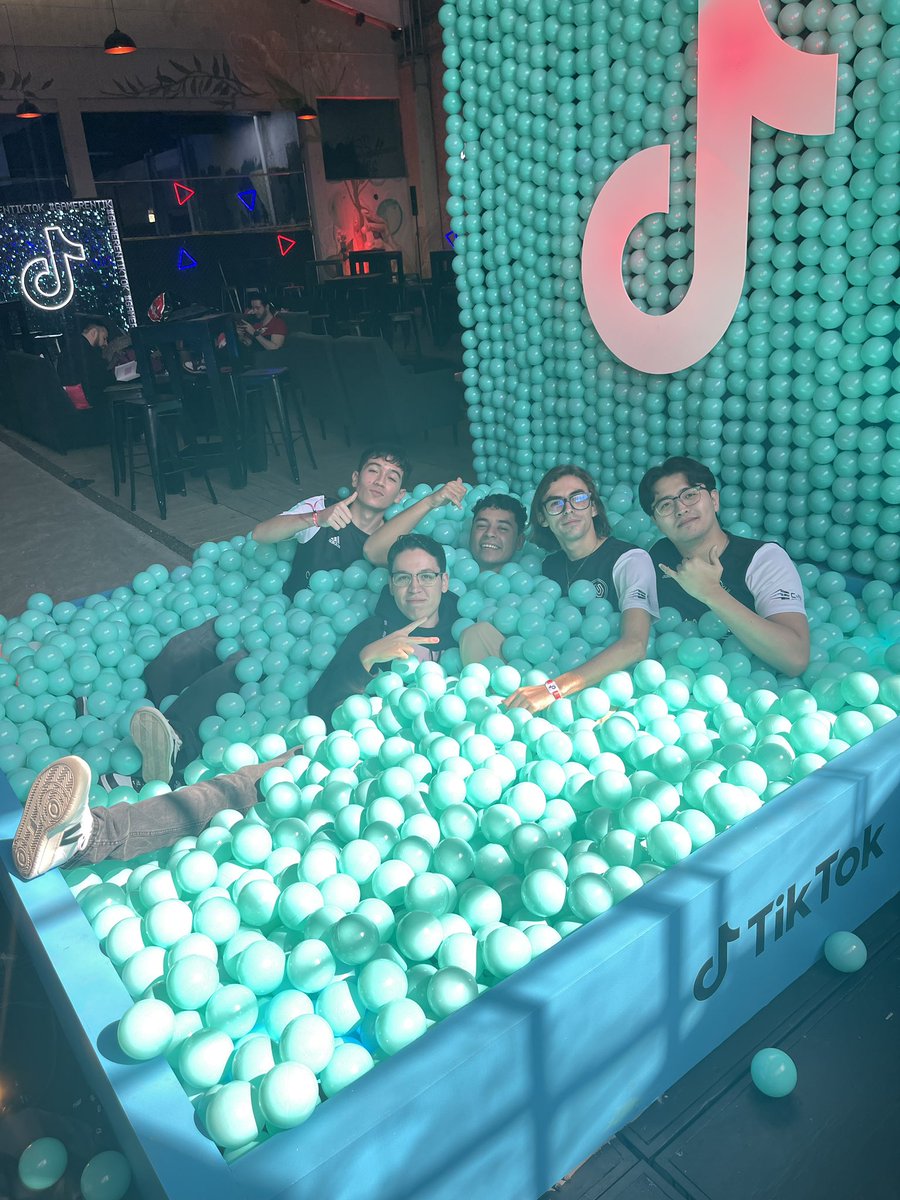 Nos tienen bien consentidos!
Rifados <a href="/battleresports/">Battler Esports</a>