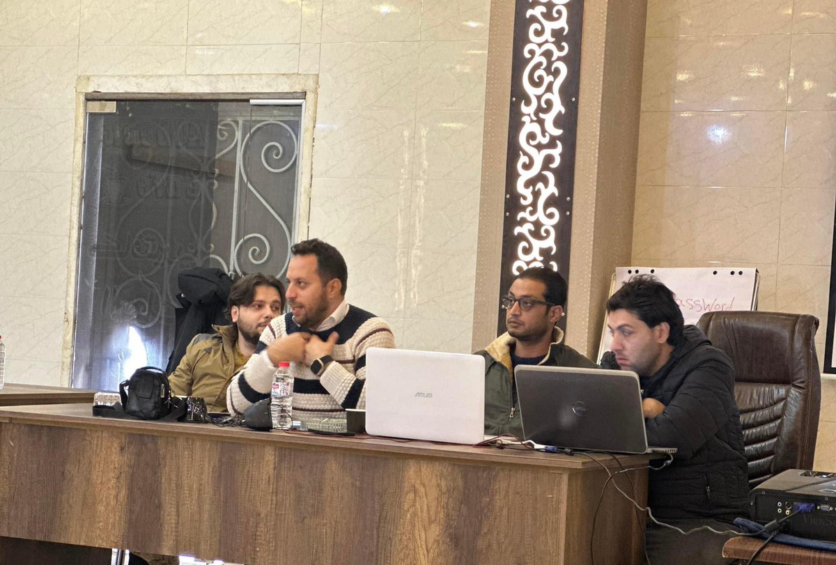 aleppomu's tweet photo. عقد المكتب التنفيذي لاتحاد إعلاميي حلب وريفها اليوم السبت إجتماعاً مصغراً لأعضاء الهيئة العامة في مدينة #اعزاز شمال حلب للحديث عن آلية عمل المكتب التنفيذي والأعمال التي قام بها خلال فترة التسعة أشهر الماضية

#اتحاد_إعلاميي_حلب_وريفها https://t.co/TvXhDbzmWc