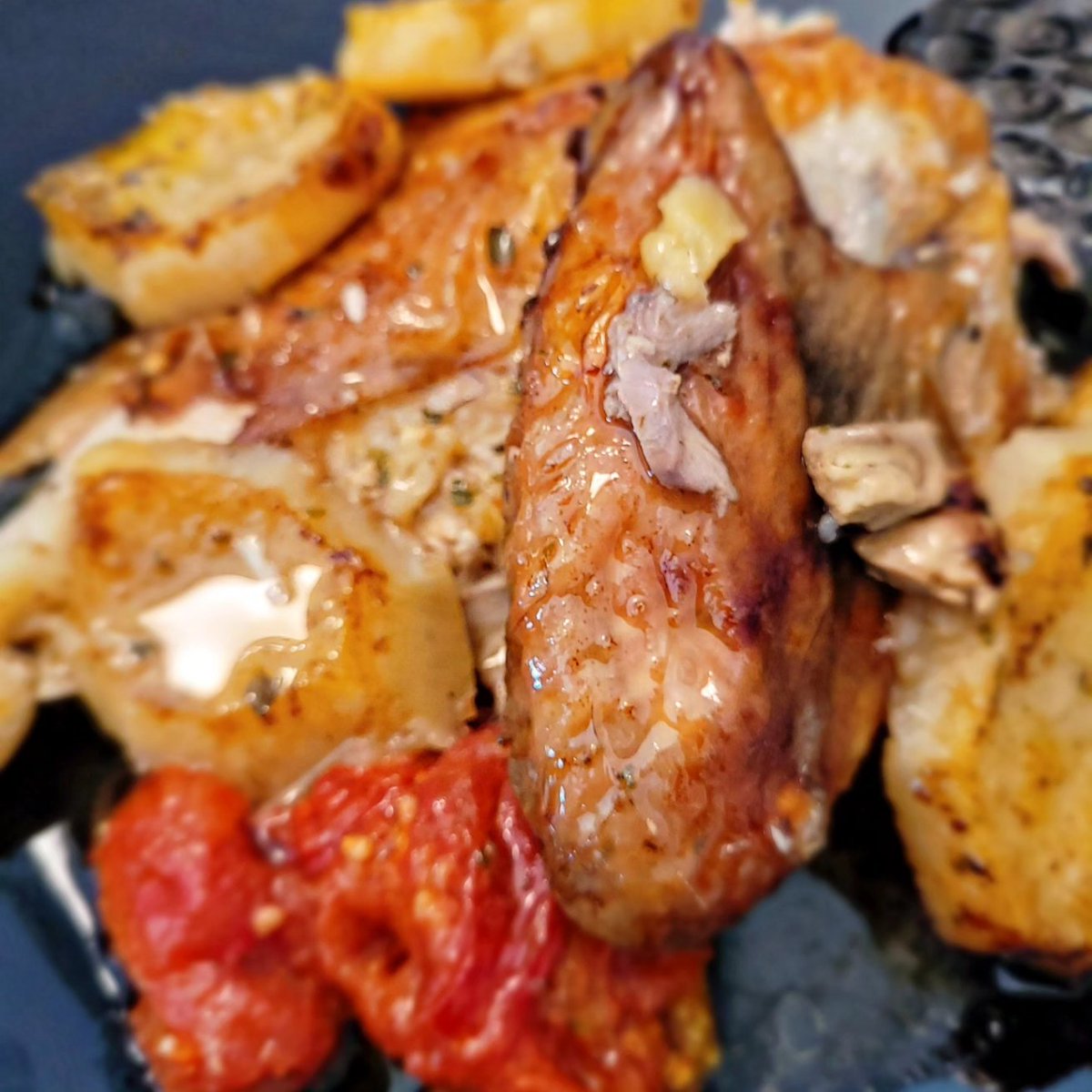 FERNANDOSYRAH's tweet photo. Así comíamos ayer en casa : Ensalada de burrata y berros, y una pintada (menudo lujo) al horno, cuya receta ya os contaré en https://t.co/iTt0OcKj1x
#fernanosyrah #CocinaSaludable #EnCasa #VinoGastronomiayViajes #Berros #Burrata #Pintada #CocinaCasera #yahoravasylocascas https://t.co/hUUhPS7bV1
