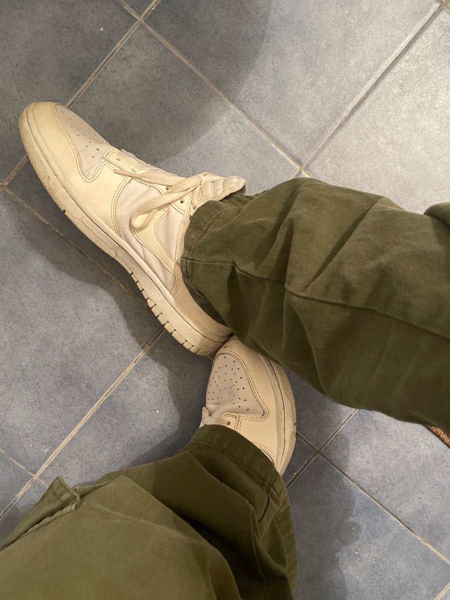 Quello che meriterebbero questi piedini è che venissero baciate dolcemente le scarpe che li proteggono per poi essere sfilate, e con loro le calze che indossano, per ricevere un bel massaggio mentre leggo un libro. 
<a href="/findomitalia/">Findom Italia</a> <a href="/RT_findommiss/">RT Page 1K</a> #moneyslaves #findommebrat