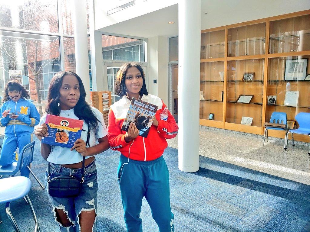 MsSongbyrd2's tweet photo. Literacy is always the key to success for our Scholars 💯Keep Reading 📖 #HelloLiteracy #Earlyliteracy @Adrienn19719481 @aps_OEL https://t.co/RfJGPbEDTH