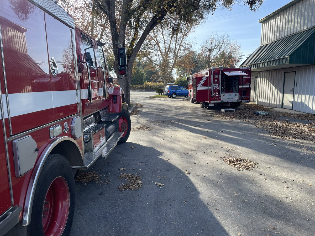 CALFIRE_ButteCo's tweet photo. #32Fire [update] One of our special pieces of equipment is our Light &amp;Air unit. Staffed by members of Volunteer Company 42, it refills and exchanges air bottles to keep our firefighters working. Did more than 30 bottles on this fire. https://t.co/UfAx0lsJON