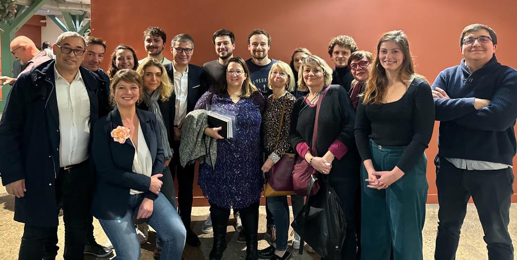 avecfaure_75's tweet photo. La transition féministe était au cœur de notre texte d’orientation. Ce soir la première pierre est posée avec la conclusion de cette convention #LeTempsDesFemmes.

Merci à notre belle délégation @Pour_Gagner parisienne présente à St Denis autour de @faureolivier.
#OnContinue ✊🟣 https://t.co/xIE1XmJ6Gm