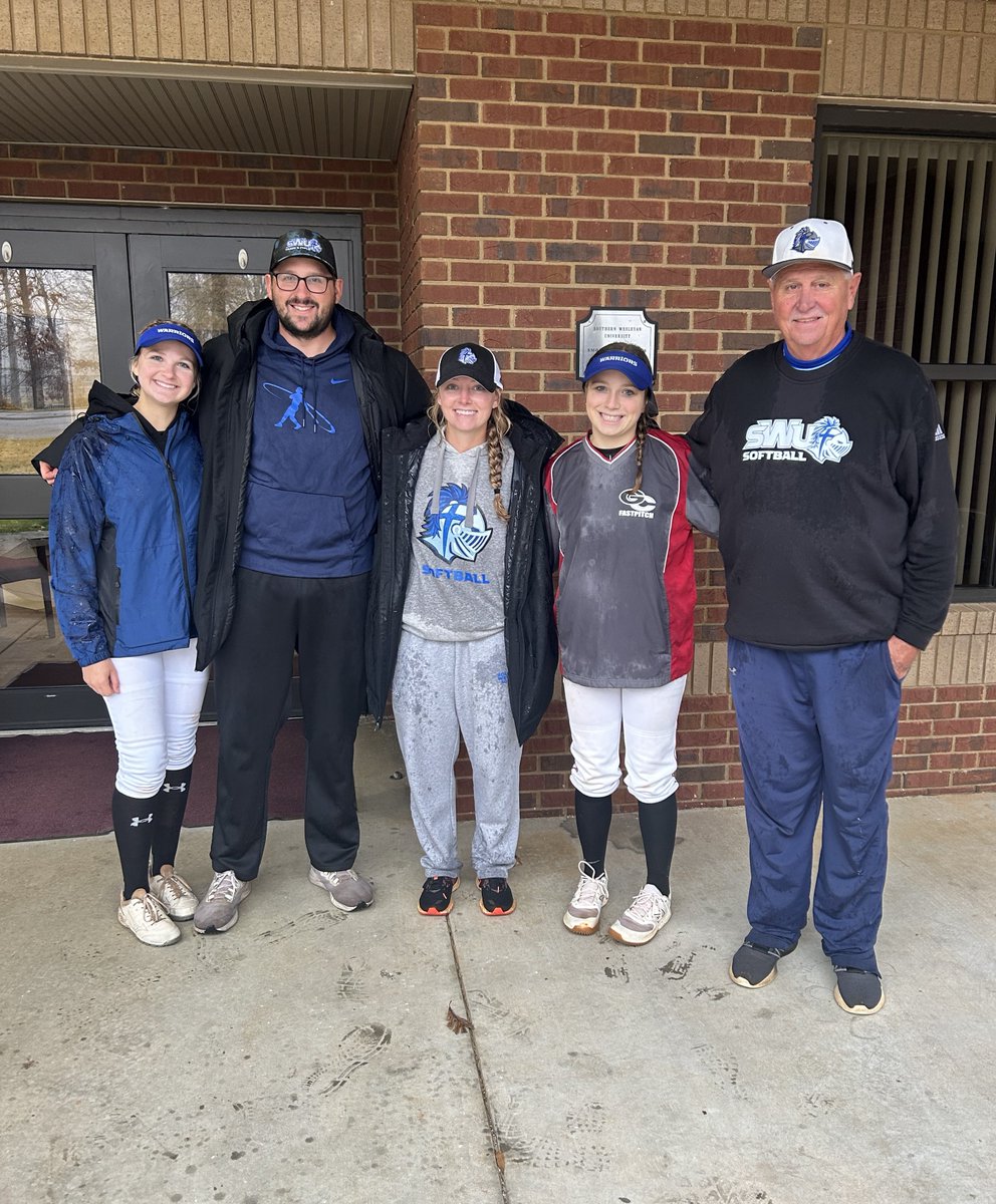 baileythrock14's tweet photo. sad we didn’t get to play our games today, but so happy to be at my future home!!! thank you,  @dees_44 @Coach_Malloryy https://t.co/syGkscj42L